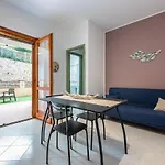 Bilocale Con Piscina A Διαμέρισμα