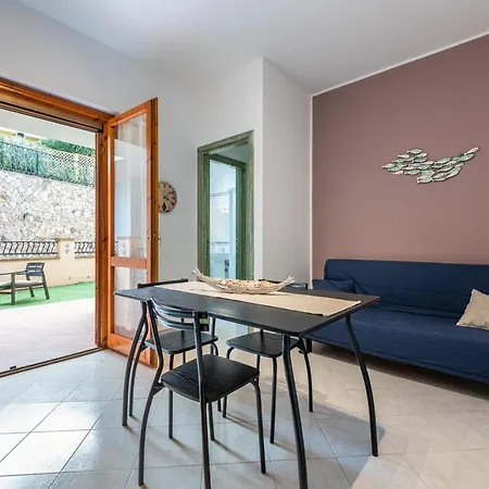 Bilocale Con Piscina A Appartement