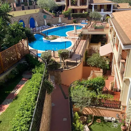 Bilocale Con Piscina A *