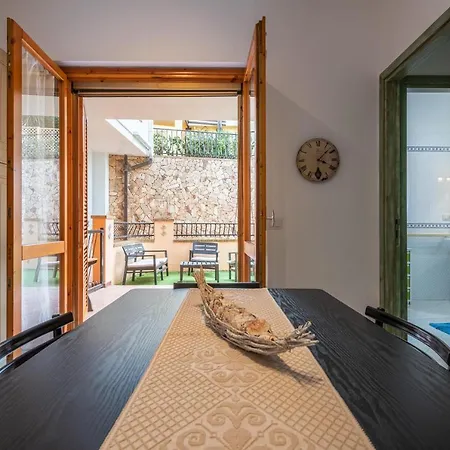 Bilocale Con Piscina A *