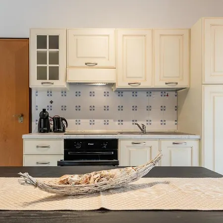 Bilocale Con Piscina A Apartment