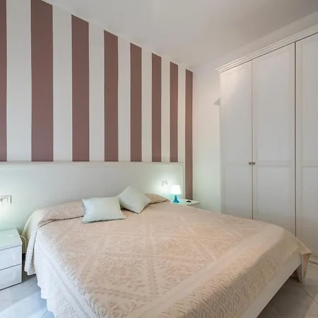 Bilocale Con Piscina A Appartamento