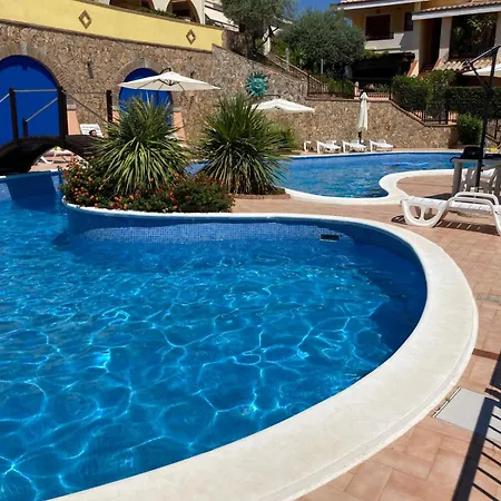 Bilocale Con Piscina A Villasimius